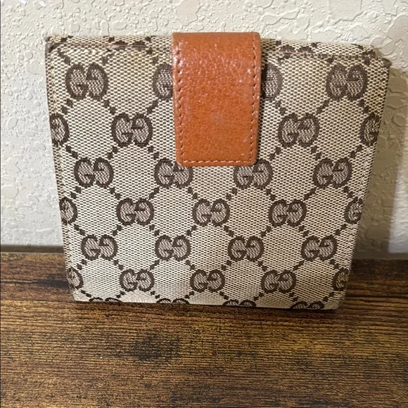 Gucci Beige Monogram Wallet - Picture 4 of 12